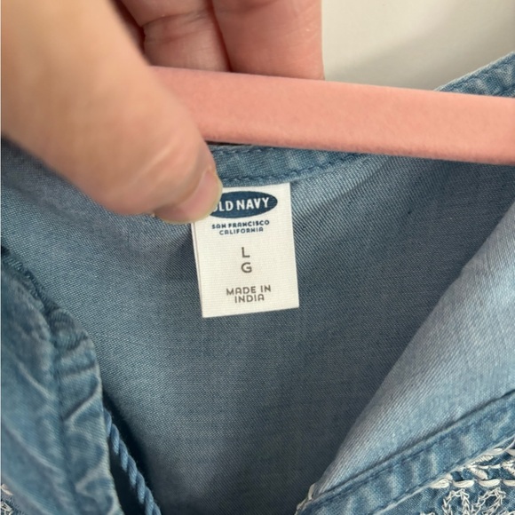 Old Navy Chambray Top - never worn - Picture 6 of 6